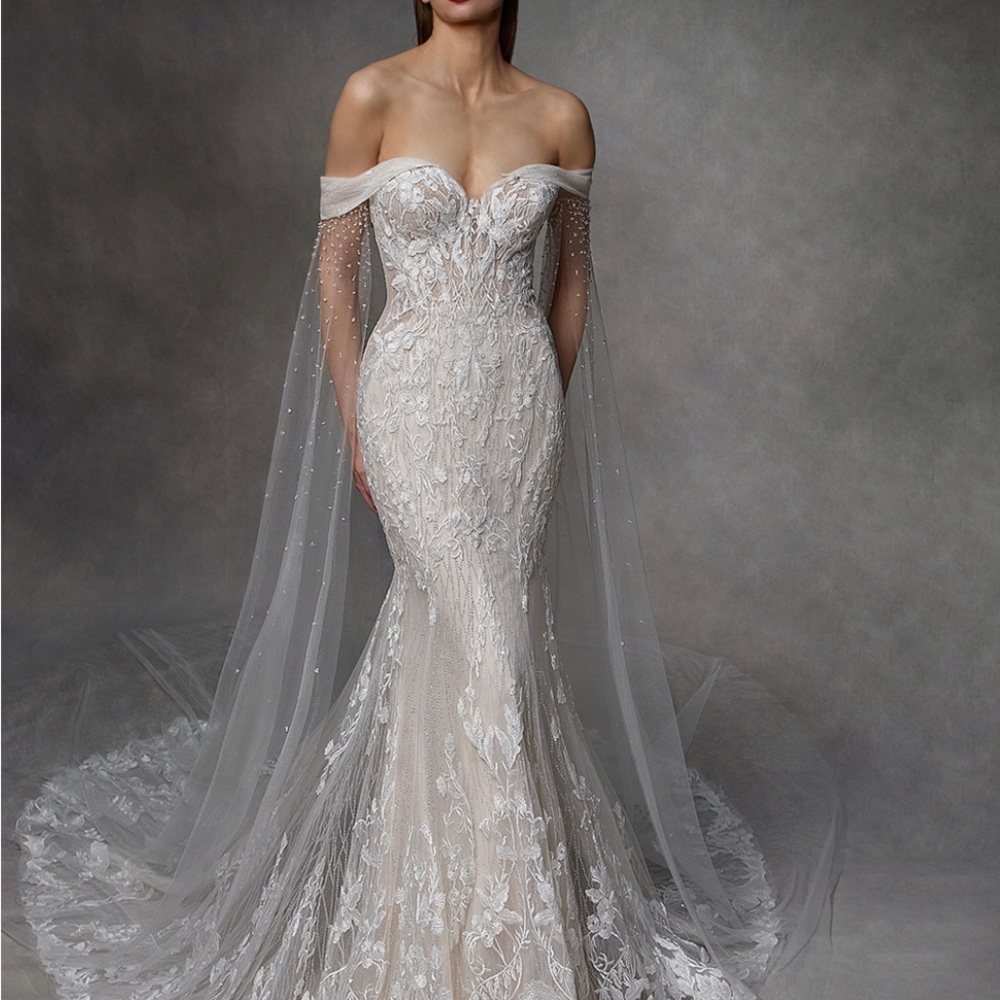 Badgley Mischka Danica wedding dress without sleeves/ cape